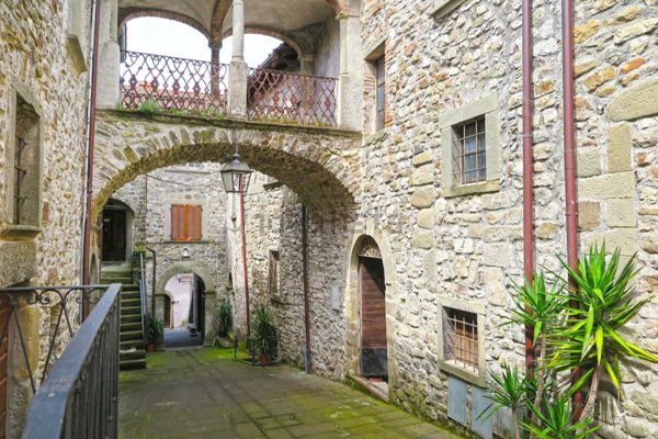 casa indipendente a Villafranca in Lunigiana in zona Malgrate Lunigiana