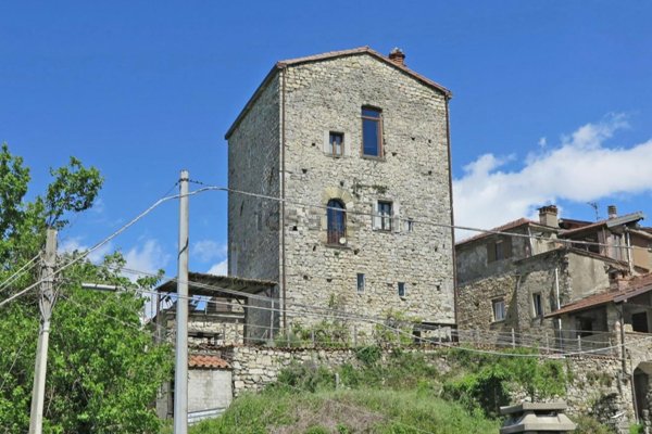 casa indipendente in vendita a Villafranca in Lunigiana