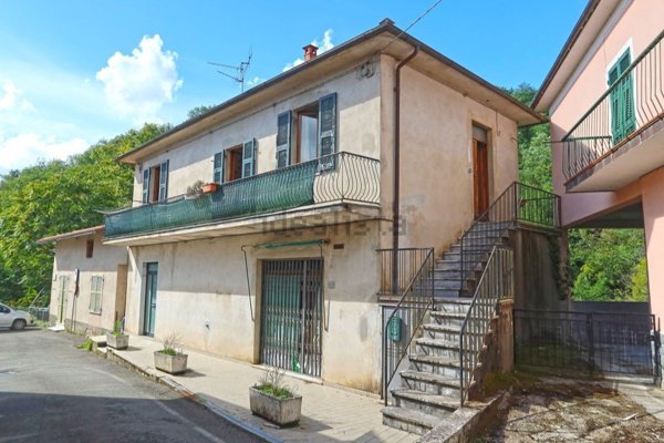 casa indipendente in vendita a Villafranca in Lunigiana in zona Mocrone