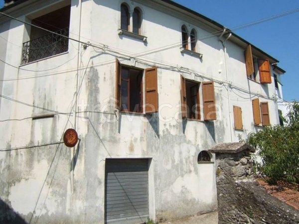 casa indipendente in vendita a Villafranca in Lunigiana in zona Fornoli