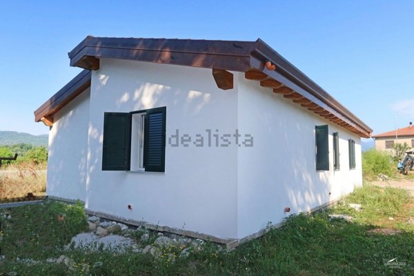 casa indipendente in vendita a Villafranca in Lunigiana