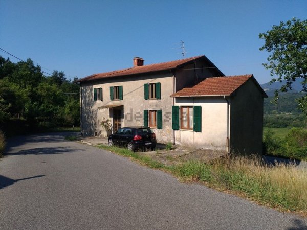 casa indipendente in vendita a Villafranca in Lunigiana in zona Fornoli