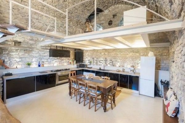 casa indipendente in vendita a Villafranca in Lunigiana