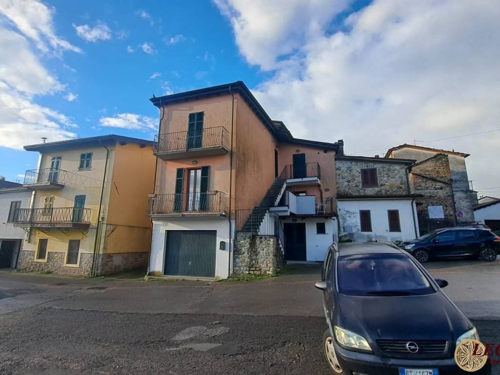 casa indipendente in vendita a Villafranca in Lunigiana in zona Merizzo