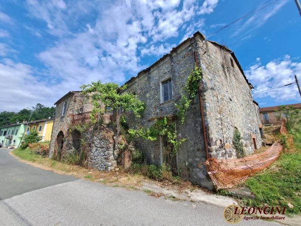 casa indipendente in vendita a Villafranca in Lunigiana in zona Fornoli