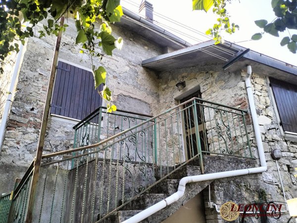 casa indipendente in vendita a Villafranca in Lunigiana in zona Irola