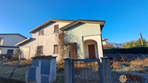 casa indipendente a Villafranca in Lunigiana in zona Villafranca Centro
