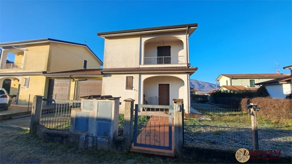 casa indipendente a Villafranca in Lunigiana in zona Villafranca Centro