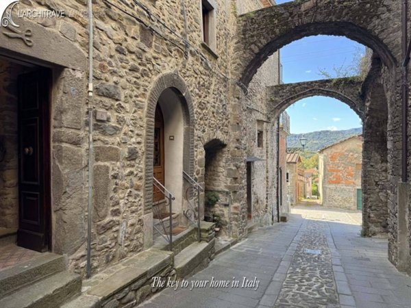 casa indipendente in vendita a Villafranca in Lunigiana