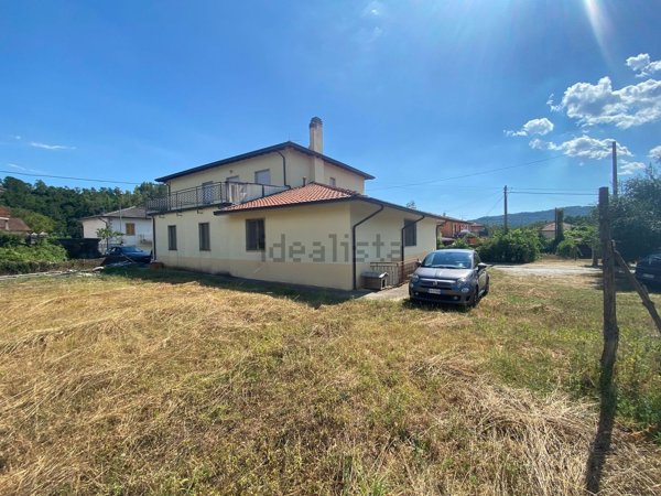 casa indipendente in vendita a Villafranca in Lunigiana