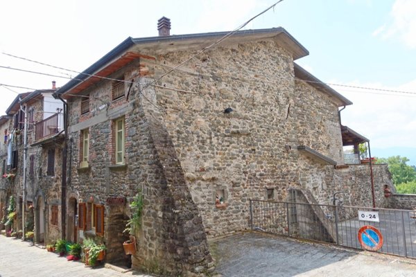 casa indipendente in vendita a Villafranca in Lunigiana in zona Virgoletta