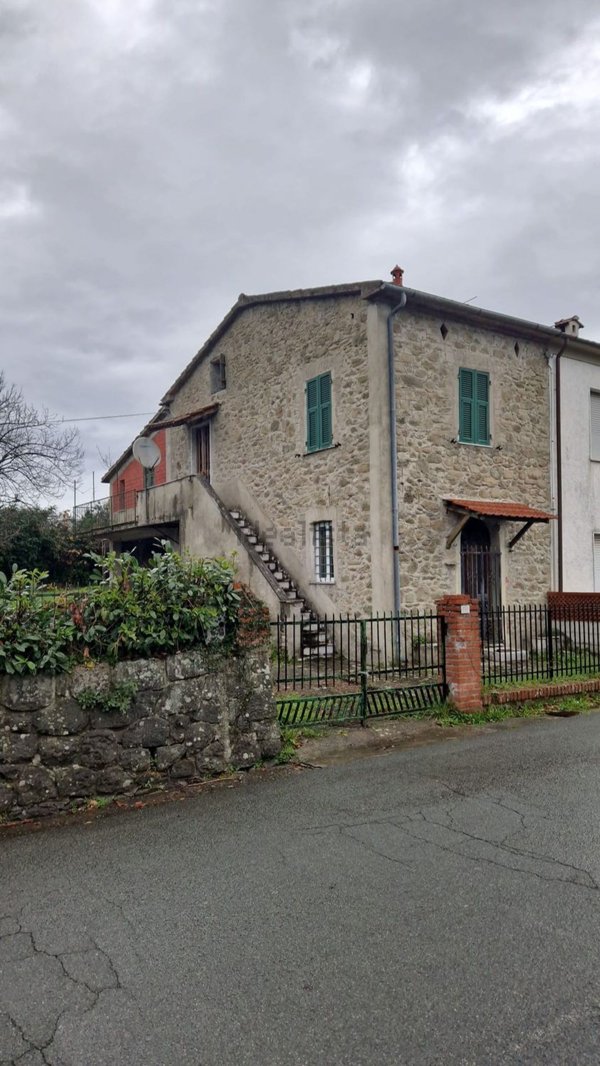 casa indipendente in vendita a Villafranca in Lunigiana in zona Filetto