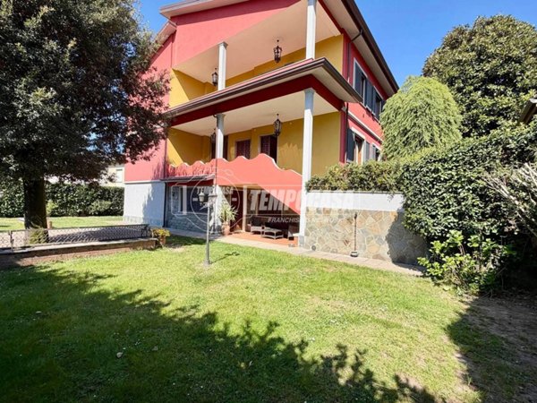 casa indipendente in vendita a Villafranca in Lunigiana