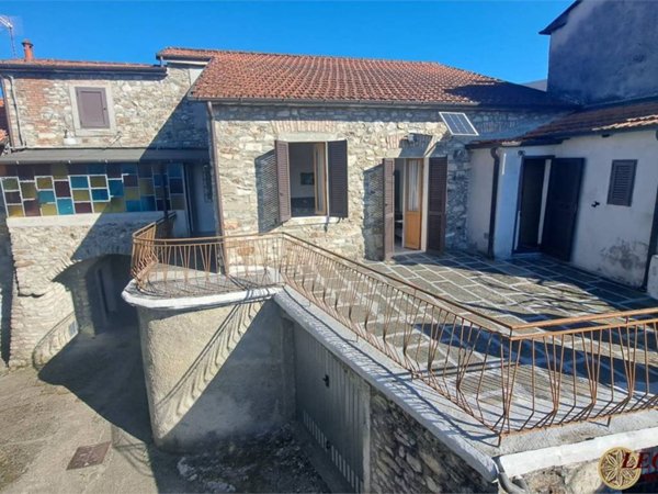 casa indipendente in vendita a Villafranca in Lunigiana in zona Mocrone