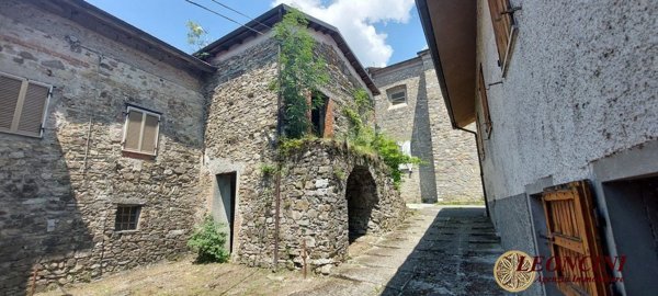 appartamento in vendita a Villafranca in Lunigiana in zona Irola