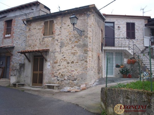casa indipendente in vendita a Villafranca in Lunigiana