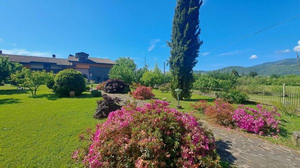 casa indipendente in vendita a Villafranca in Lunigiana