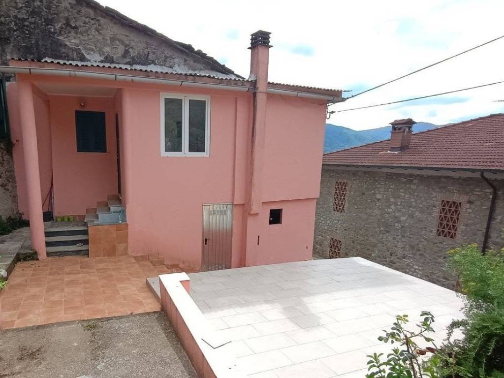 appartamento in vendita a Villafranca in Lunigiana in zona Malgrate Lunigiana
