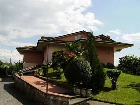 casa indipendente in vendita a Villafranca in Lunigiana