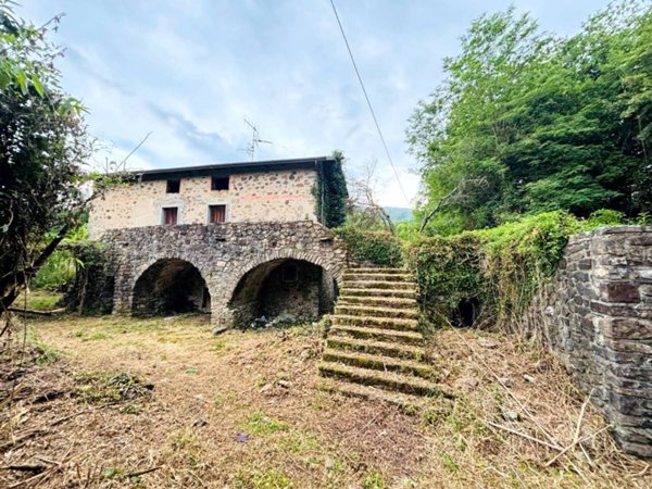 casa indipendente in vendita a Villafranca in Lunigiana