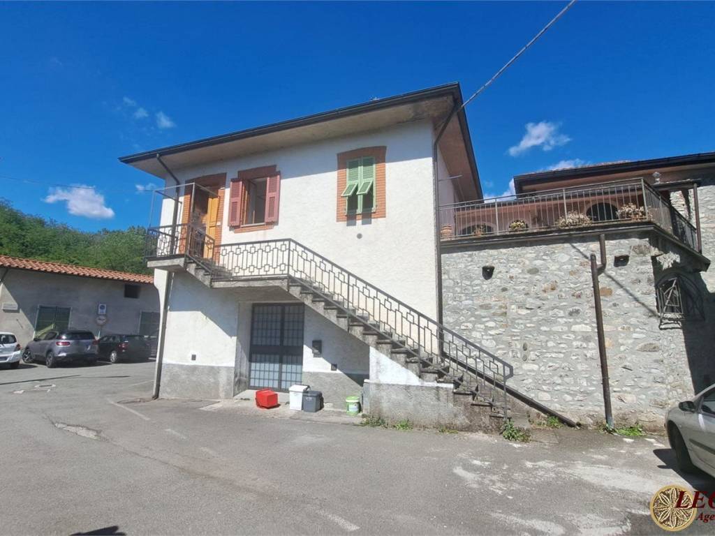 casa indipendente in vendita a Villafranca in Lunigiana in zona Mocrone