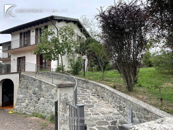 casa indipendente in vendita a Villafranca in Lunigiana in zona Fornoli