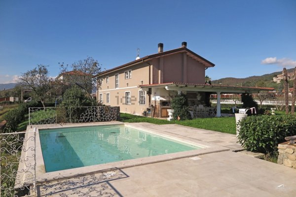 casa indipendente in vendita a Villafranca in Lunigiana