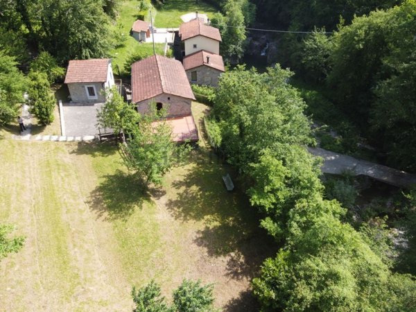 casa indipendente a Villafranca in Lunigiana in zona Villafranca Centro