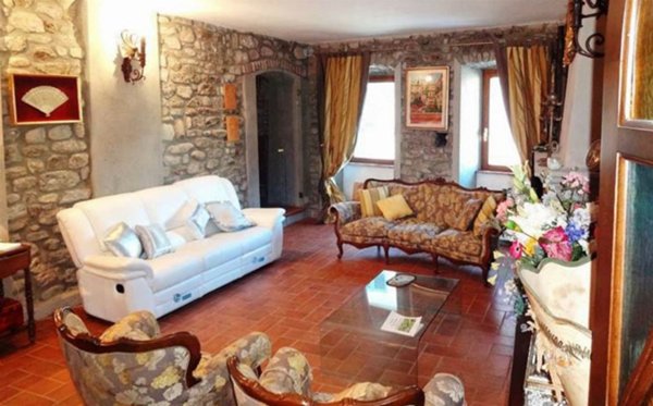 casa indipendente in vendita a Villafranca in Lunigiana in zona Virgoletta