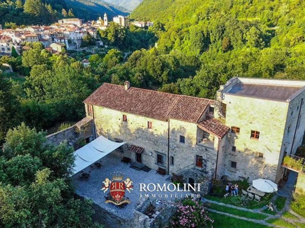 intera palazzina a Villafranca in Lunigiana in zona Villafranca Centro