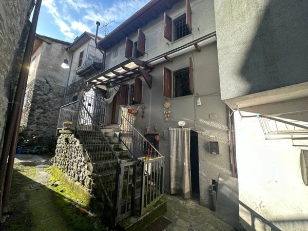casa indipendente a Villafranca in Lunigiana in zona Malgrate Lunigiana