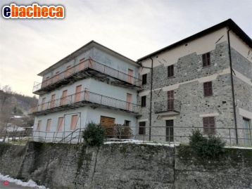 appartamento in vendita a Zeri in zona Castello