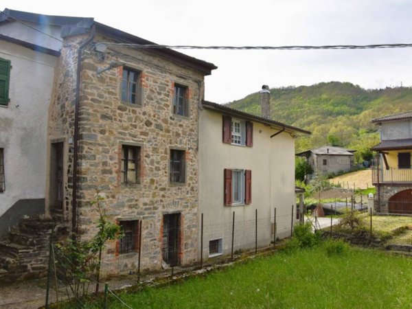 casa indipendente in vendita a Zeri in zona Rossano