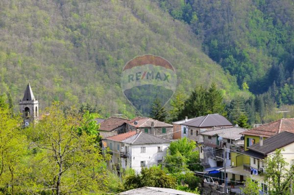 casa indipendente in vendita a Zeri in zona Coloretta
