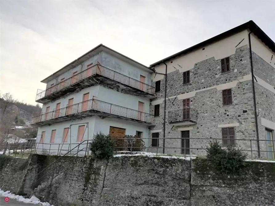 villa in vendita a Zeri in zona Castello