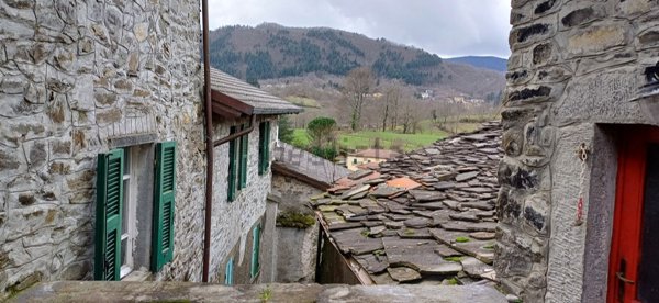 casa semindipendente in vendita a Zeri in zona Noce