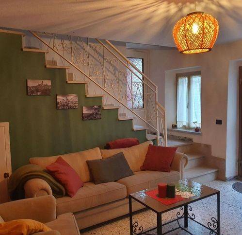 casa indipendente in vendita a Zeri in zona Rossano