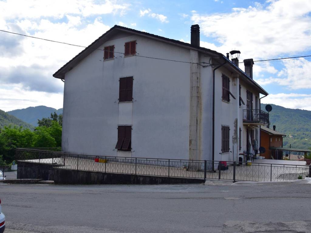 casa indipendente in vendita a Zeri