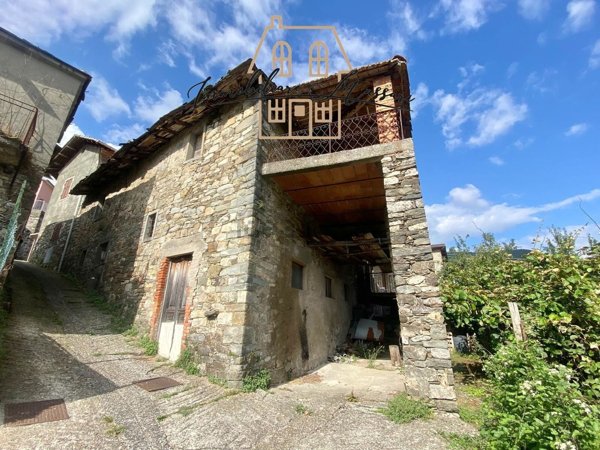 casa indipendente in vendita a Zeri in zona Patigno