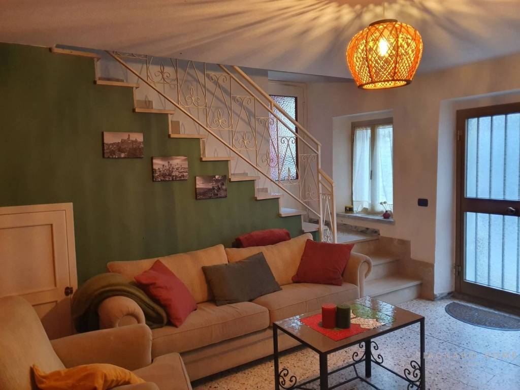 casa indipendente in vendita a Zeri in zona Rossano