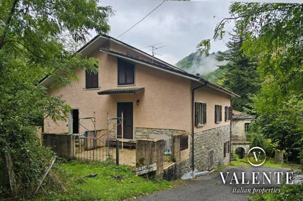 casa indipendente in vendita a Zeri in zona Noce