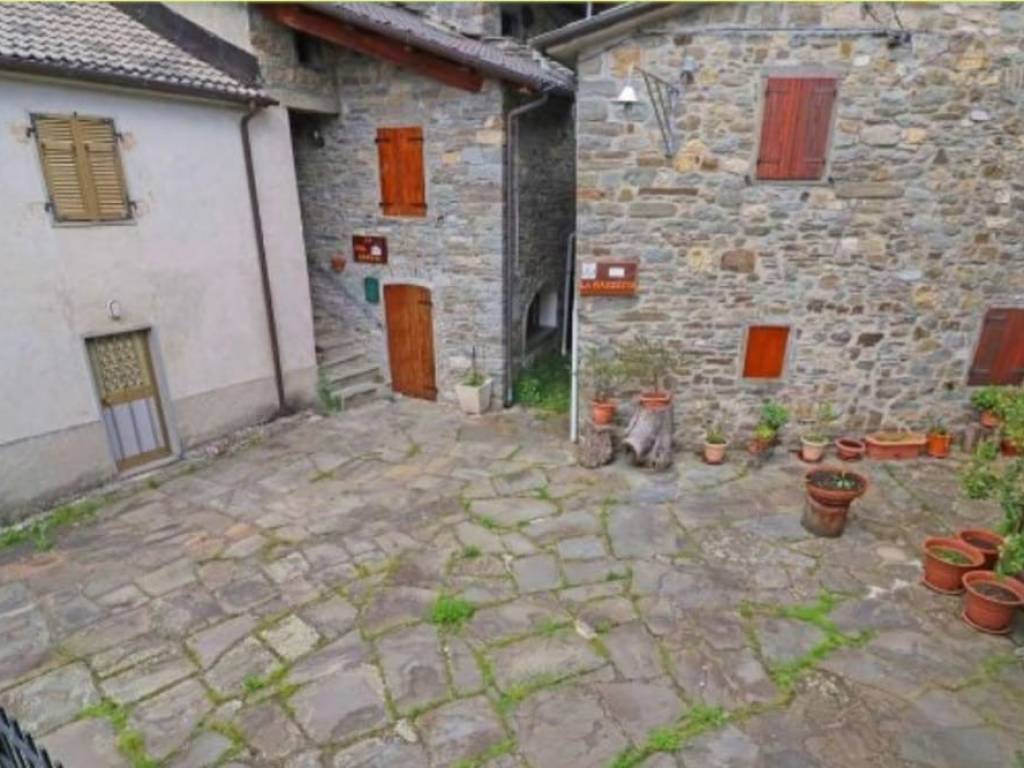 appartamento in vendita a Zeri in zona Coloretta