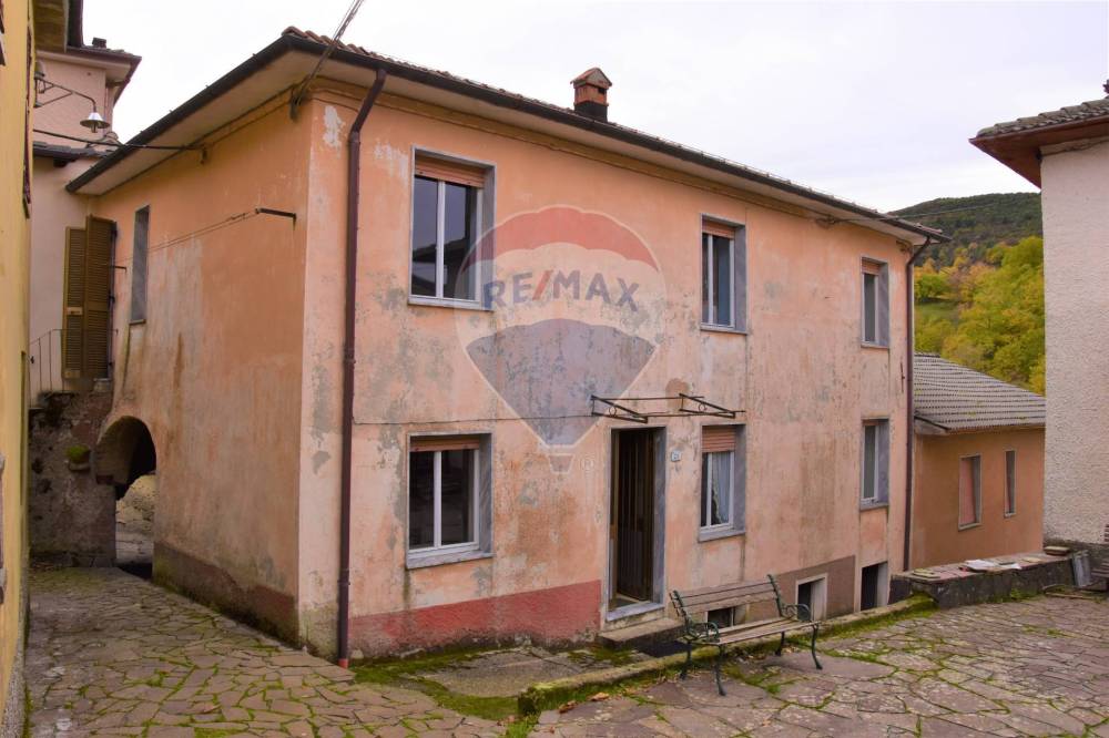 casa indipendente in vendita a Zeri in zona Adelano