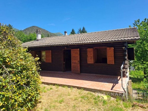 casa indipendente in vendita a Zeri in zona Coloretta