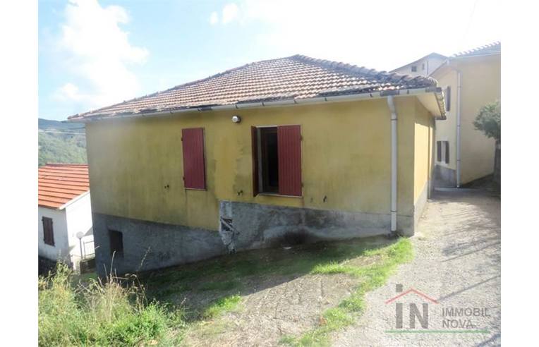 casa indipendente in vendita a Zeri