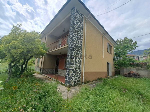 casa indipendente in vendita a Zeri