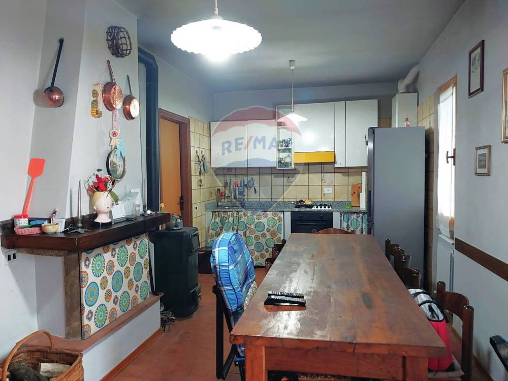 appartamento in vendita a Zeri in zona Coloretta