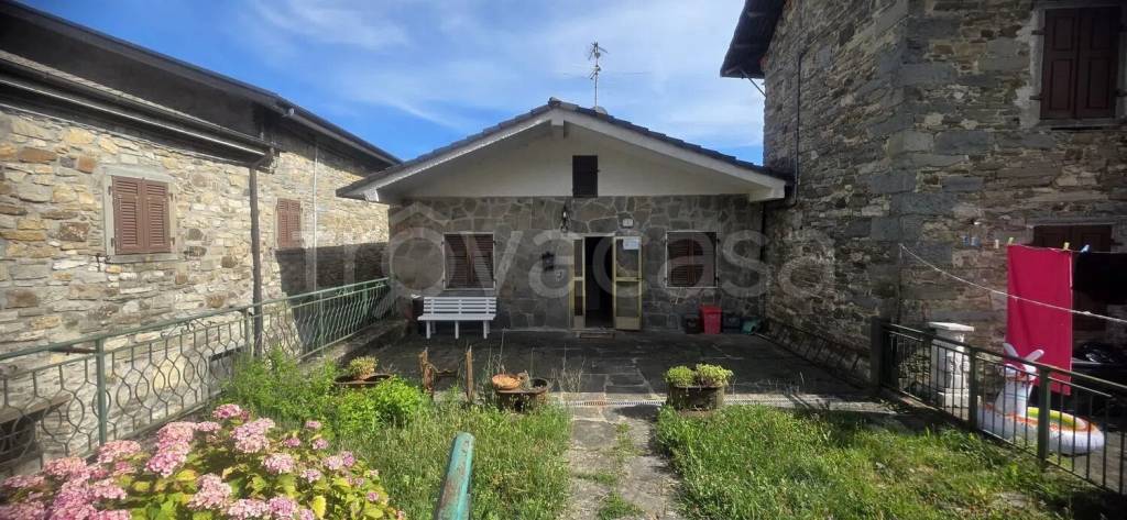 casa indipendente in vendita a Zeri in zona Patigno