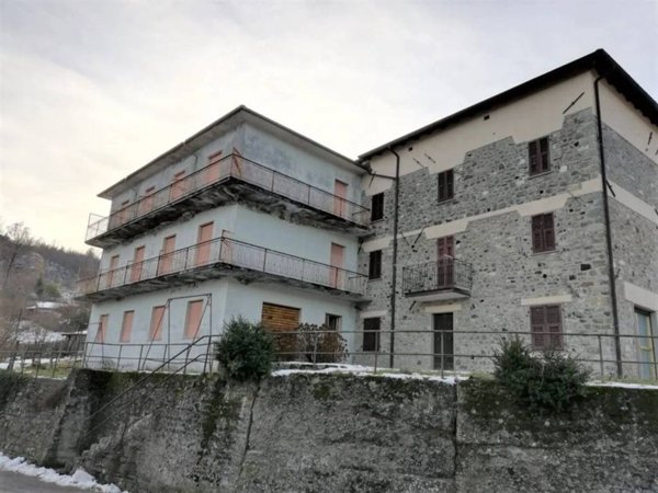 intera palazzina in vendita a Zeri