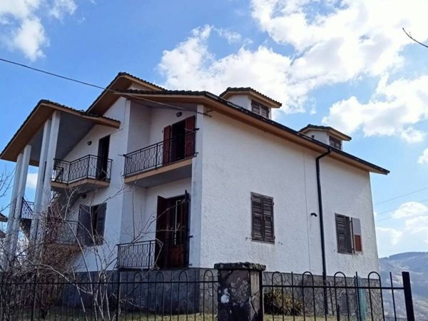 casa indipendente in vendita a Zeri in zona Bergugliara
